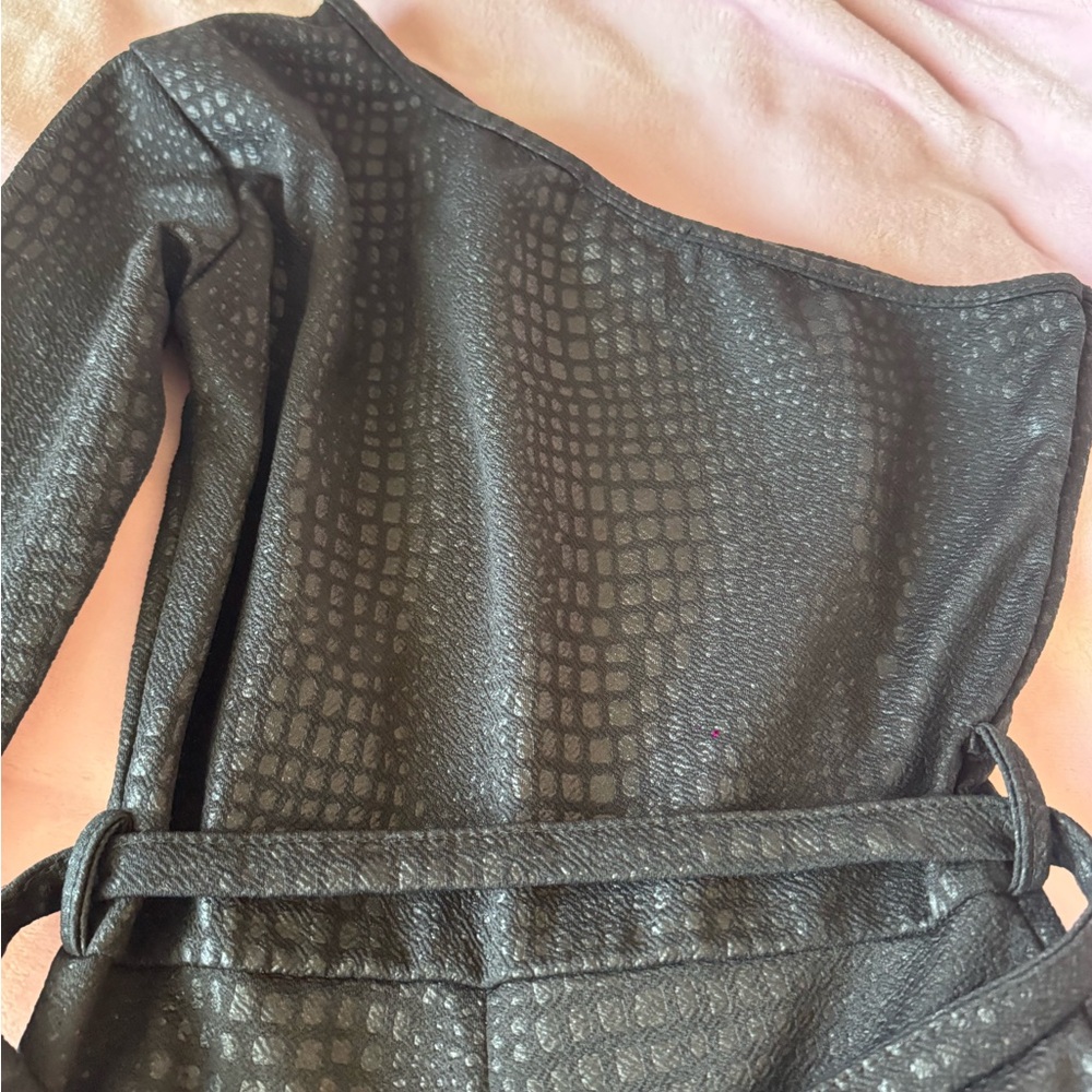 Black One-Shoulder Wide Leg  Jumpsuit - Picture 4 of 5